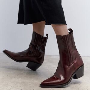 ELASTIC LEATHER COWBOY HEELED ANKLE BOOTS